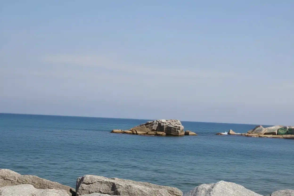 Imagen relajante de fondo marino para exploración personal y sexualidad.